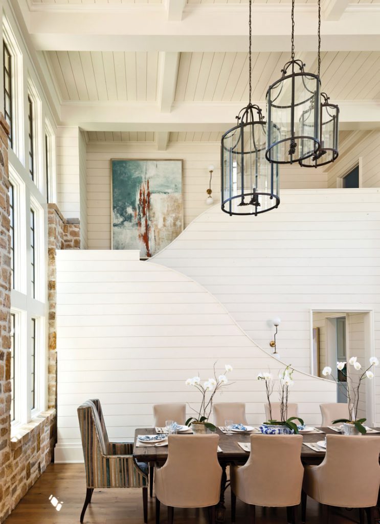 A Lakeside Retreat with Spectacular Views all around