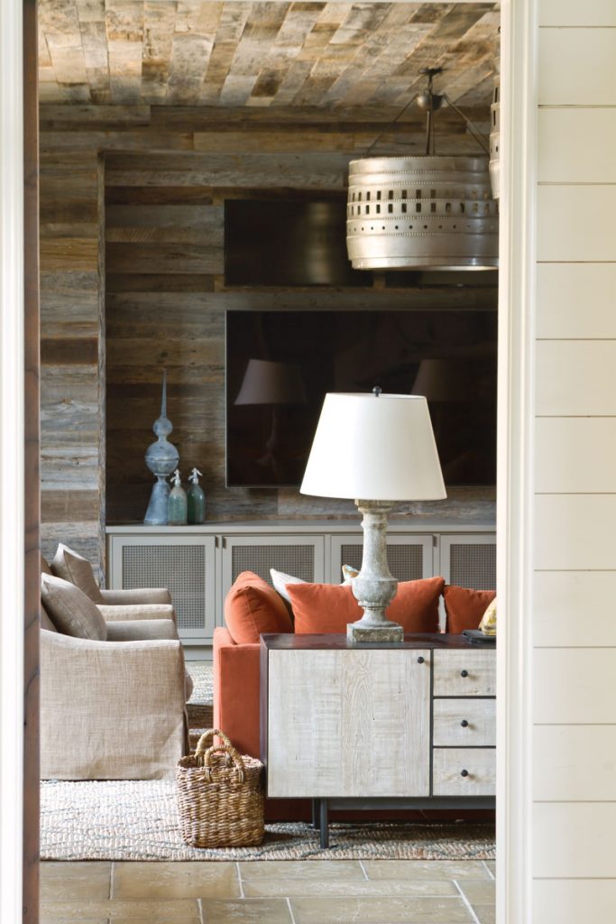 A Lakeside Retreat with Spectacular Views all around