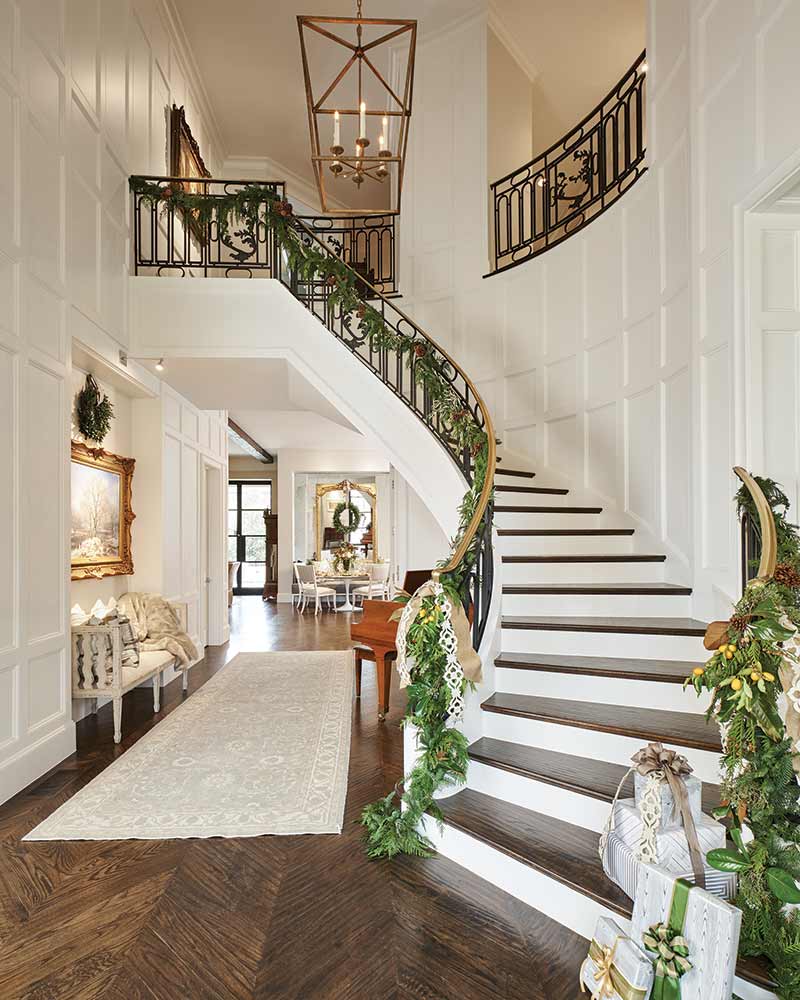 Grand entry way in holiday decor