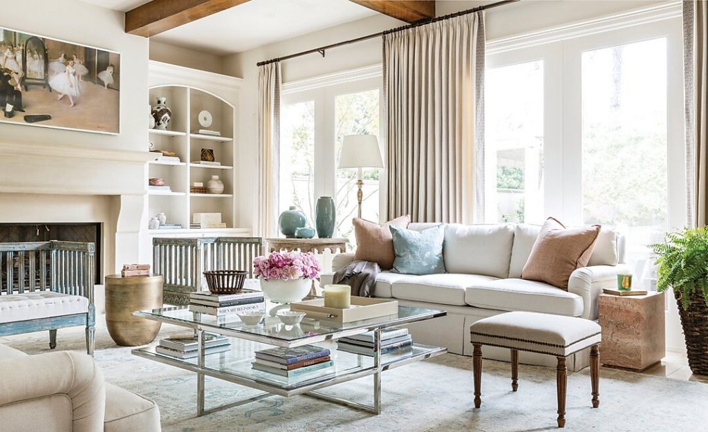 Because the homeowners are accustomed to colder climates, interior design Julie Dodson counteracted the Texas heat by enlisting a light, airy palette throughout the house.
