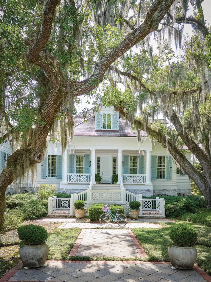 Inside a Southern Coastal Home That Balances Charm and Practicality on Mobile Bay Inside a Southern Coastal Home That Balances Charm and Practicality on Mobile Bay
