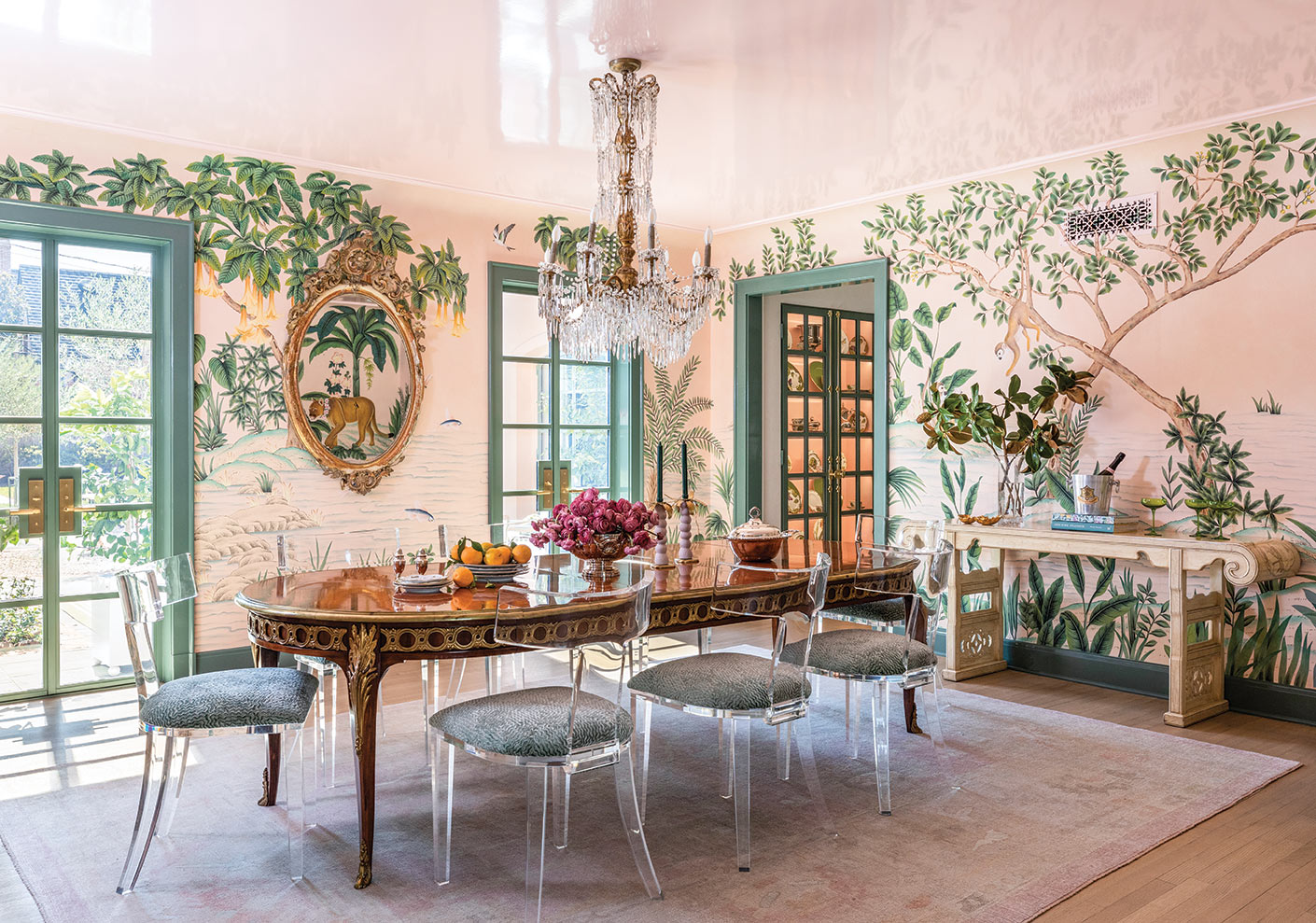 A 1925 River Oaks Landmark by Birdsall Briscoe Reimagined with Bold Color and Entertaining Style